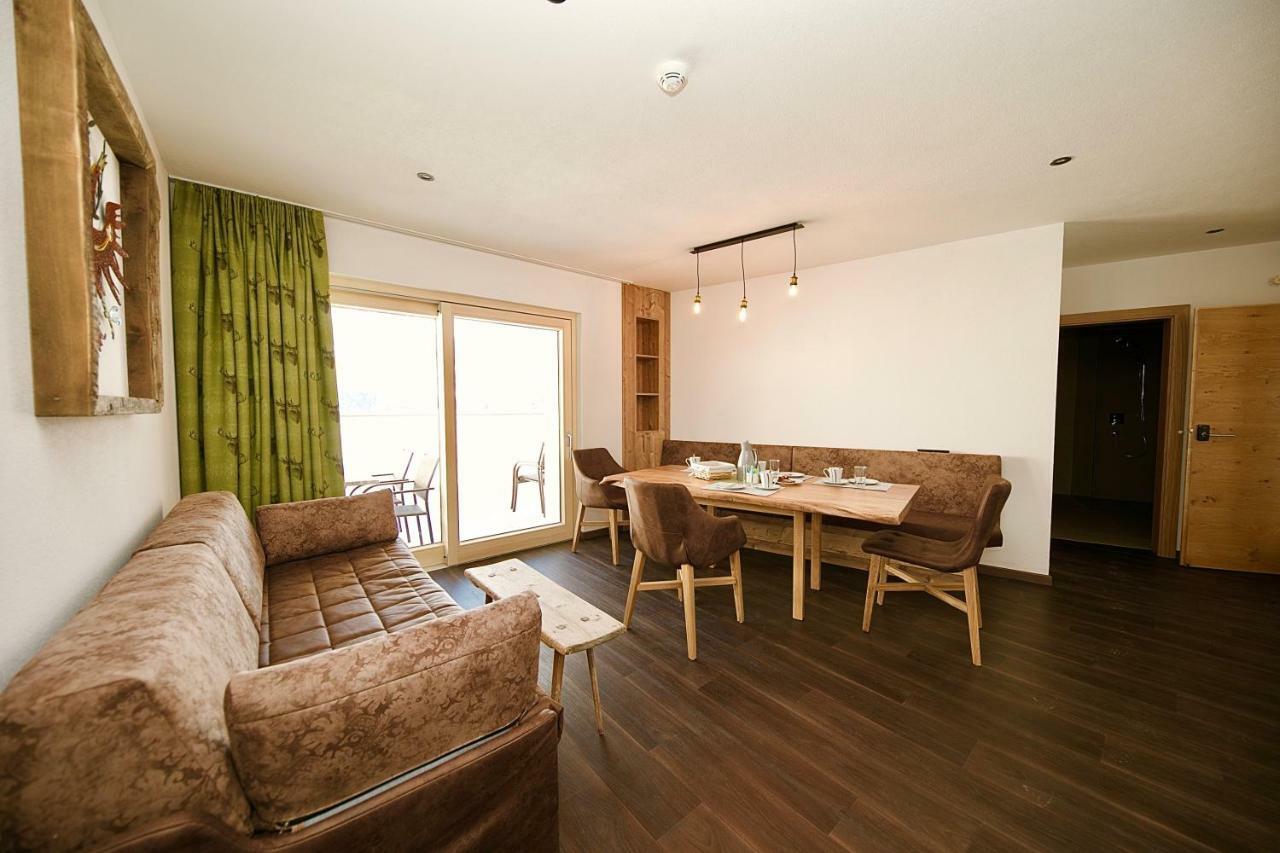 Haus Alpenblick Appartement Ladis Buitenkant foto